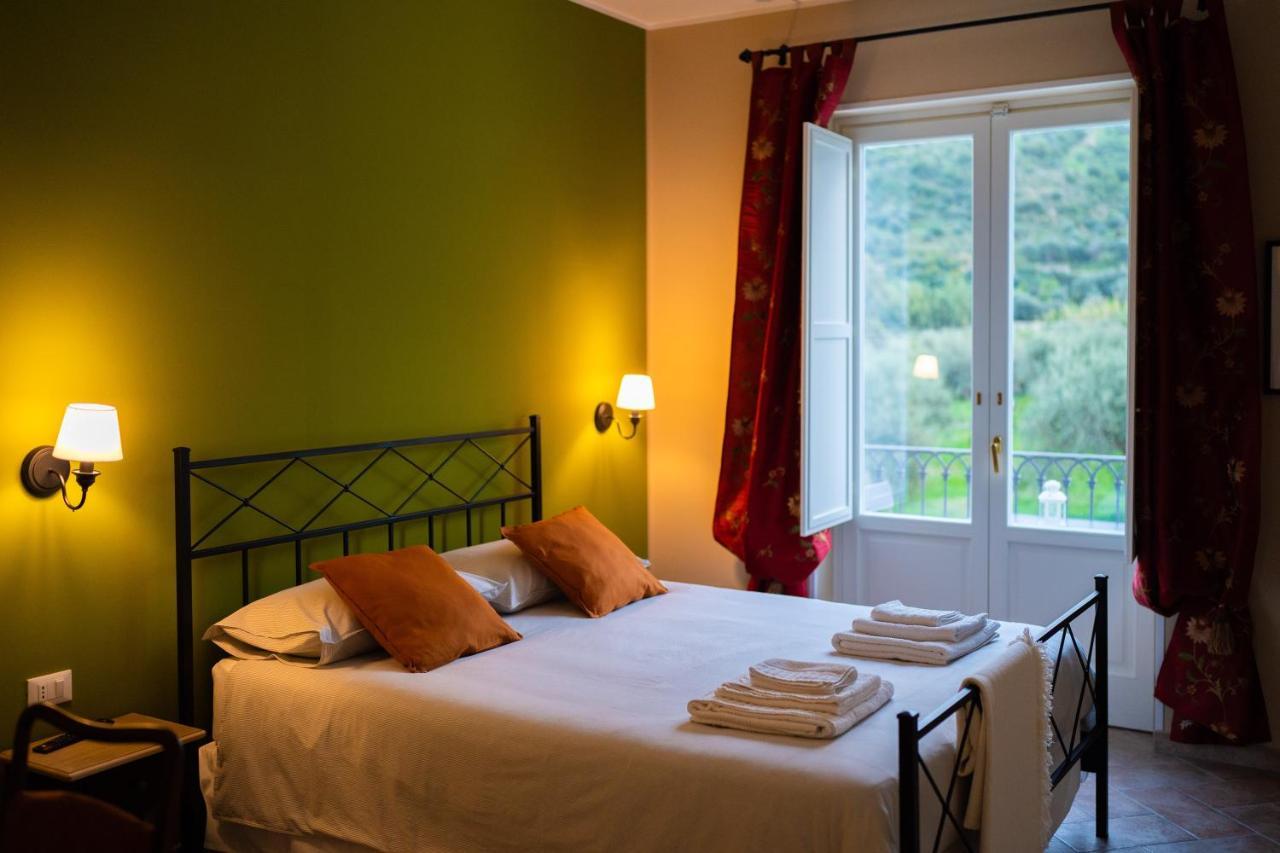 L'Albero Della Manna Bed and Breakfast Patti Exteriör bild